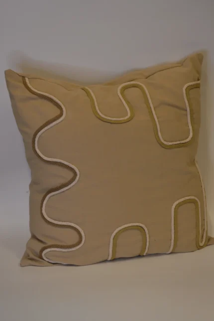 Almohadón de Túsor con diseño aplique  de cordón