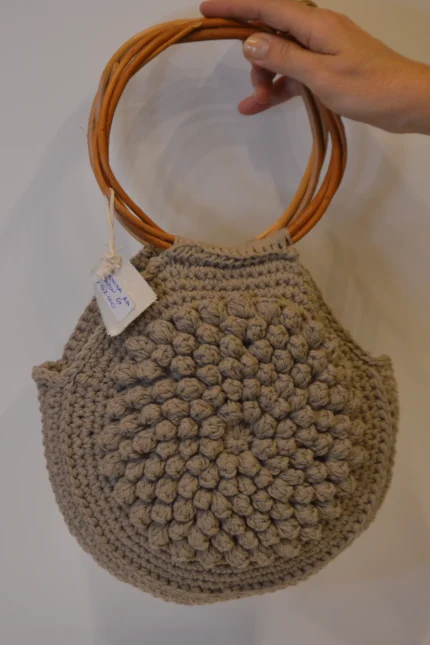 Cartera Roseta Grande Tejida Crochet, manija de Mimbre,