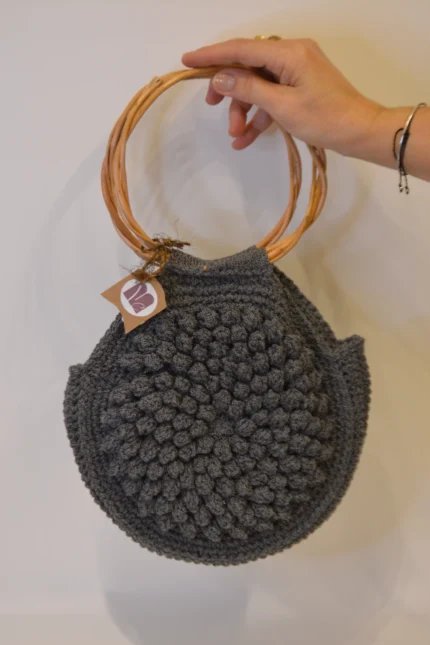 Cartera Roseta chica Tejida al crochet con manija de Mimbre
